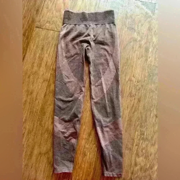 PINK Seamless Leggings - Picture 2 of 3